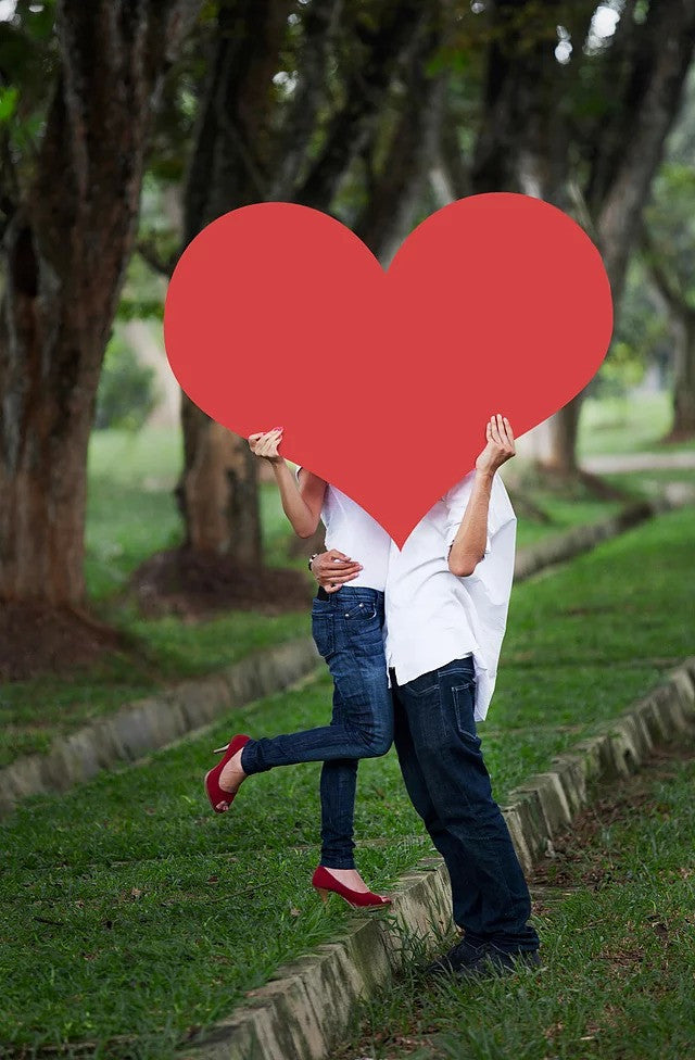 5 Health Benefits of Kissing - Pucker Up!
